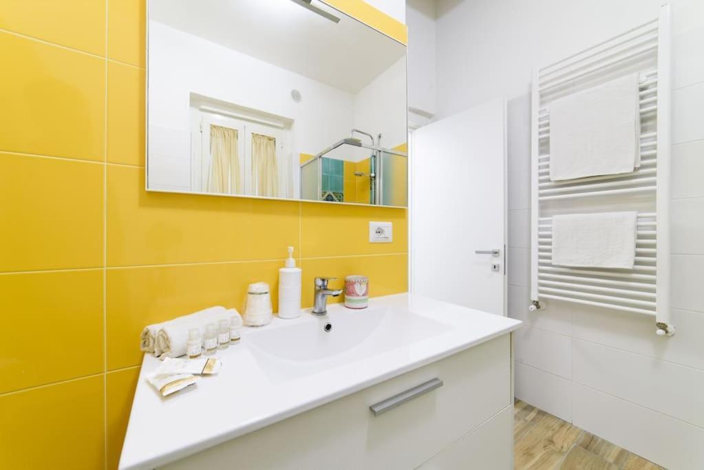 Stazione Treni - Wi-Fi & Netflix Cozy Space Apartment Salerno Ngoại thất bức ảnh