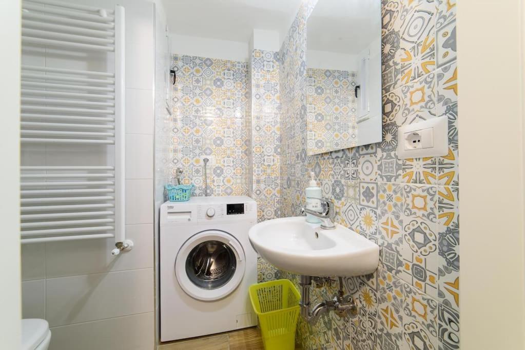 Stazione Treni - Wi-Fi & Netflix Cozy Space Apartment Salerno Ngoại thất bức ảnh